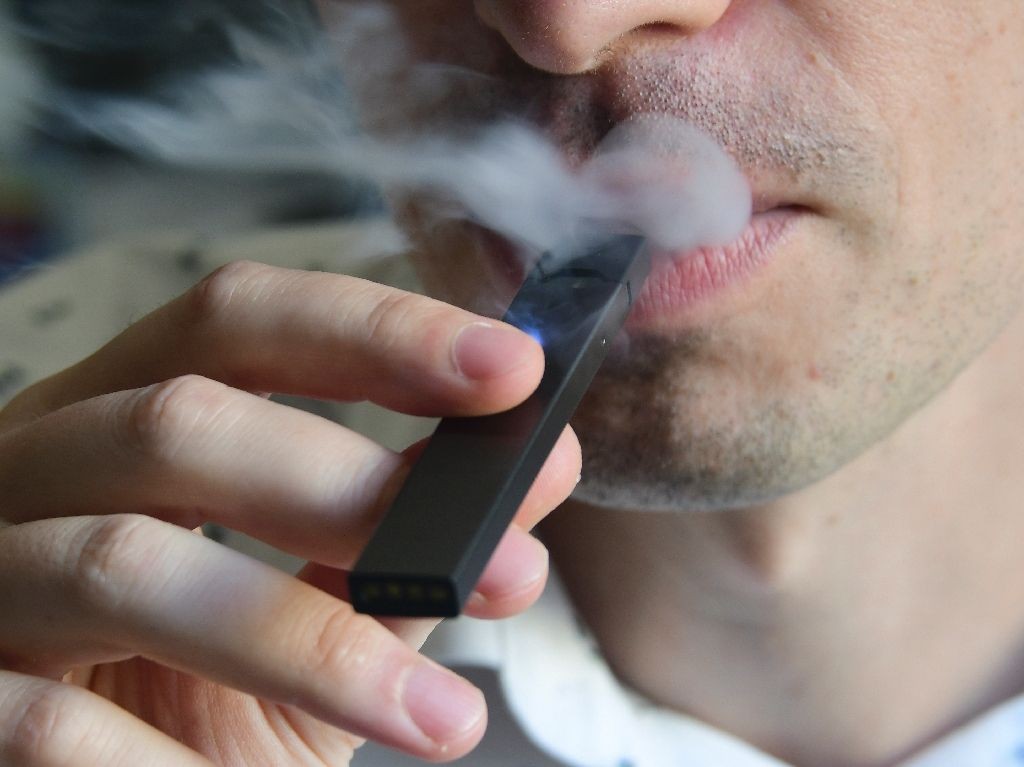 Gara-Gara Rokok Elektrik, Puluhan Remaja AS Dirawat akibat Penyakit Paru-Paru