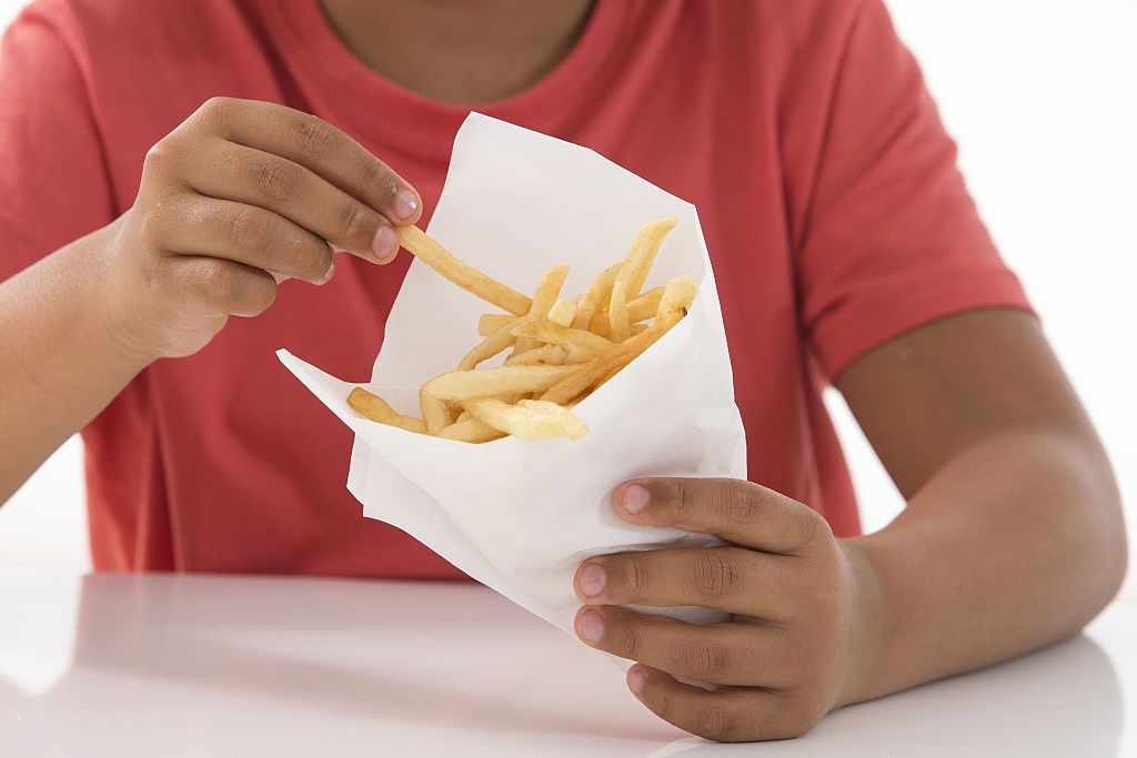Gara-Gara Hanya Makan Keripik dan Kentang Goreng, Remaja Inggris Nyaris Buta