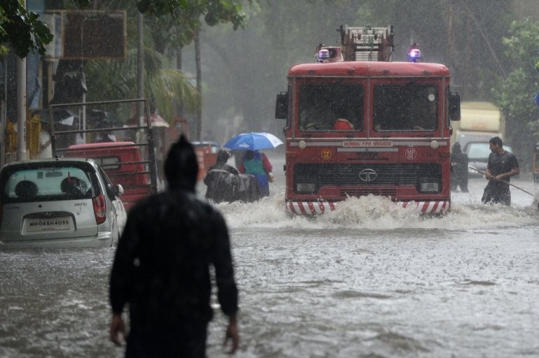 Hujan Deras di Mumbai India Tewaskan 4 Orang, Puluhan Sekolah Ditutup