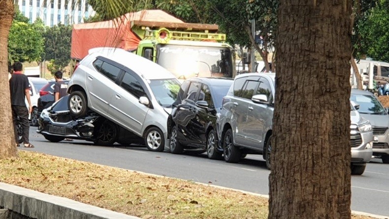Kecelakaan Beruntun di Bintaro, Lalu Lintas Macet Parah hingga Sektor 9