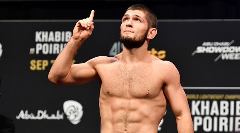 Khabib Nurmagomedov Pertahankan Sabuk Juara Usai Hajar Dustin Poirier