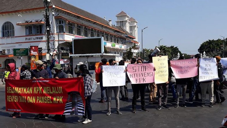 Dukung Revisi UU KPK, Masyarakat Kopi Gelar Aksi di Titik Nol Yogyakarta