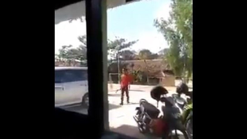 Viral, Video Siswa SMP di Gunungkidul Cari Gurunya sambil Menenteng Parang