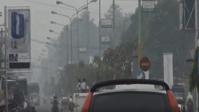 Dampak Karhutla di Riau, Kabut Asap Tebal Selimuti Mandailing Natal