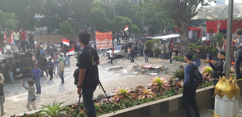 Demo di Depan KPK Ricuh, Kapolres Jaksel: Ada Kesalahpahaman Massa Aksi