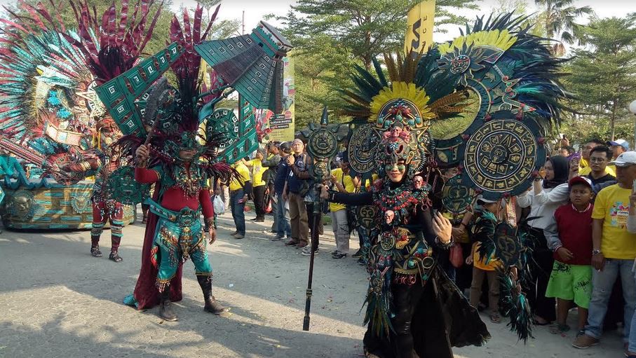 Ribuan Warga Antusias Meriahkan Festival Pesonal Lokal 2019 di Surabaya