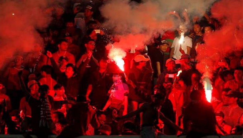Suara Letusan Suar di Stadion Chandrabagha Bekasi, Kapolres: Petugas Lalai