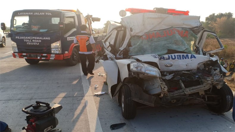 7 Fakta Kecelakaan Maut Ambulans Tabrak Truk di Tol Pejagan-Pemalang