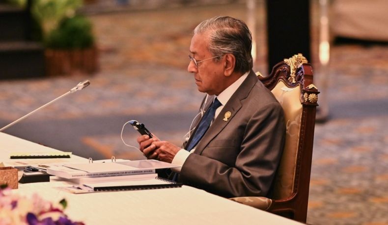 Mahathir Minta Jurnalis Tanya Jokowi Kenapa RI Tak Mau Dibantu Padamkan Karhutla
