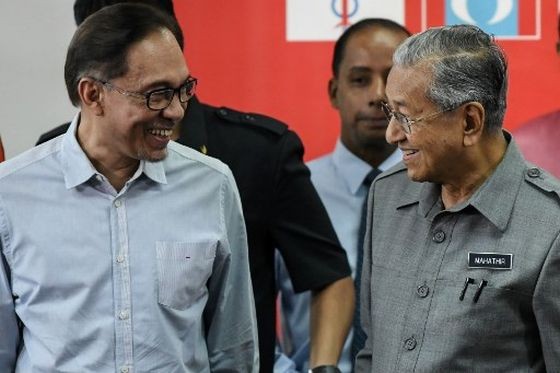 Ungkap Alasan Bersatu Lagi dengan Anwar Ibrahim, Mahathir: Kami Sudah Tua