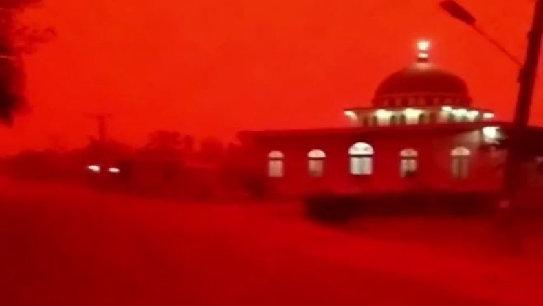Viral Langit Merah di Muaro Jambi akibat Karhutla, Siang Hari Seperti Malam