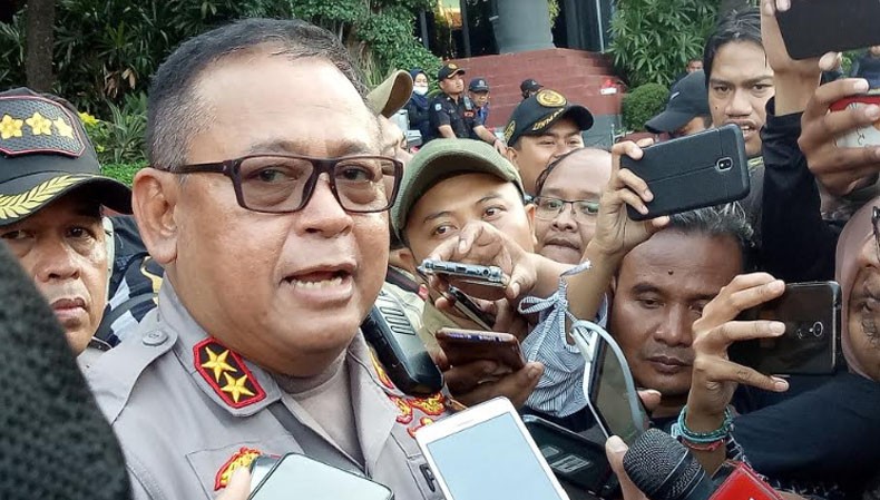 Demo Surabaya, Polisi Tangkap 2 Provokator Pelemparan Batu dan Kapak