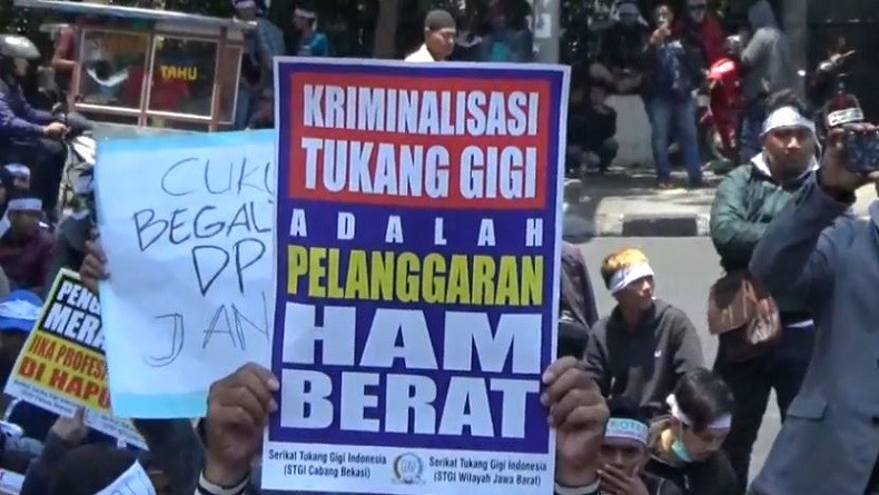 Ratusan Tukang Gigi se-Jawa Barat Juga Demonstrasi Tolak RKUHP, Ini Alasannya