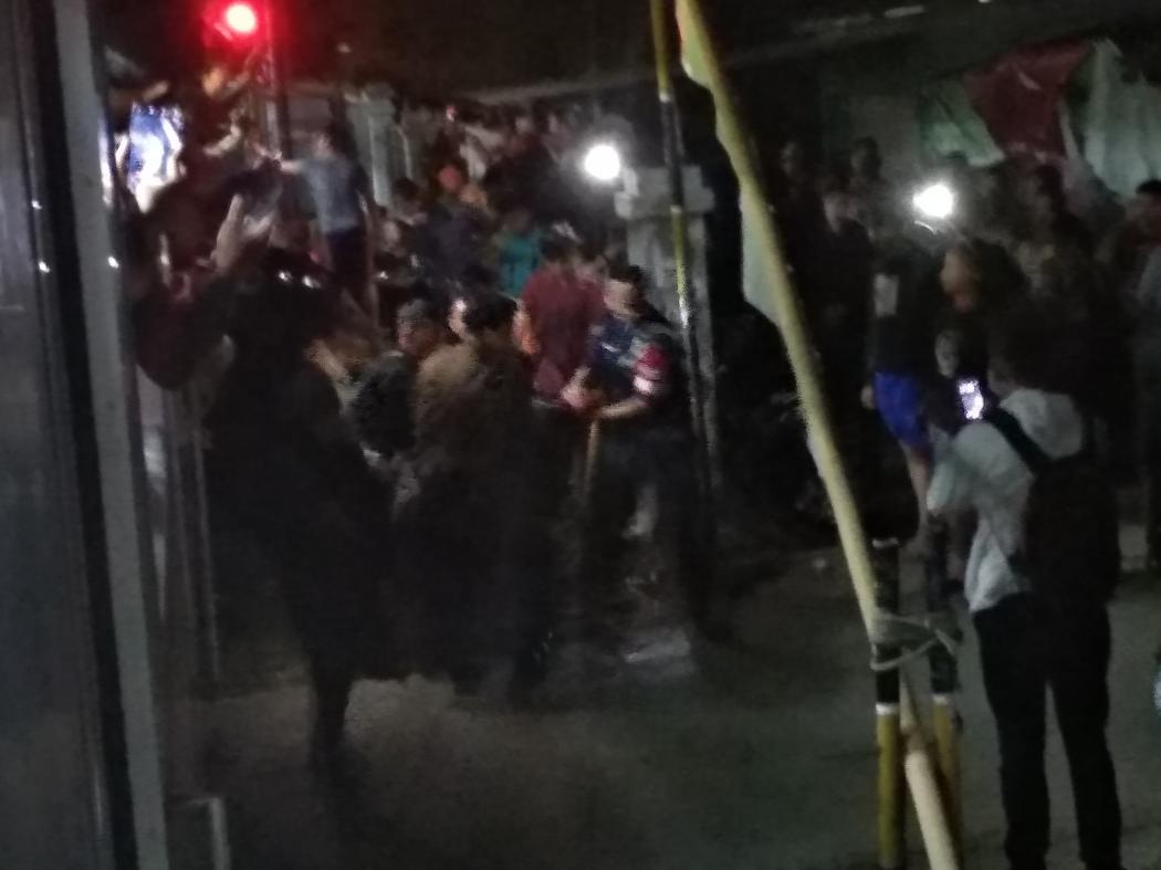 4 Penumpang Minibus yang Ditabrak KRL Bogor Dievakuasi, 2 Orang Tewas
