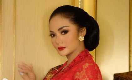 Bubah Alfian Telat Merias Wajah Krisdayanti untuk Pelantikan DPR RI