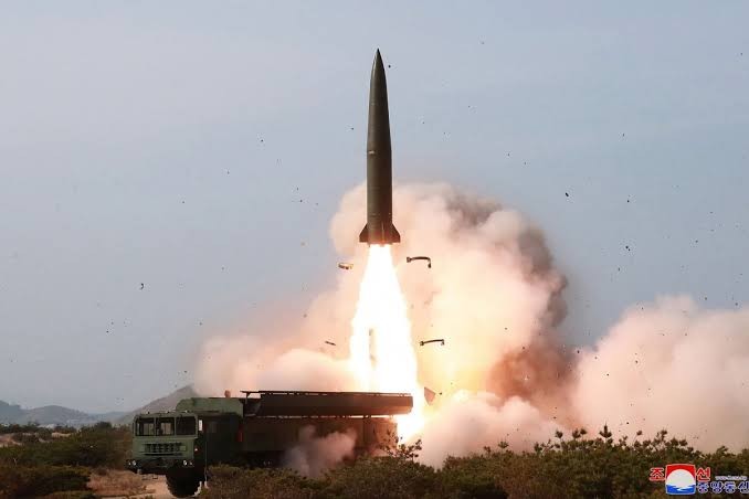Korea Utara Tembakkan 2 Rudal Lagi, Diduga Jatuh di Zona Perairan Ekonomi Eksklusif Jepang