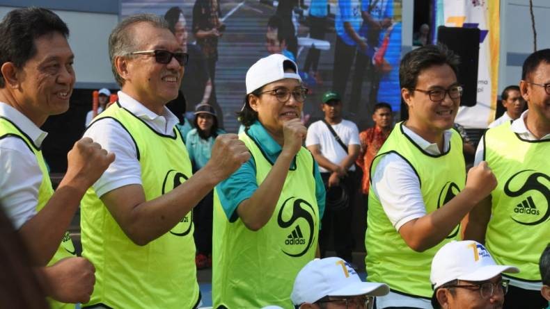 Semarakkan Hari Oeang ke-73, Begini Gaya Sri Mulyani Tanding Bola Voli