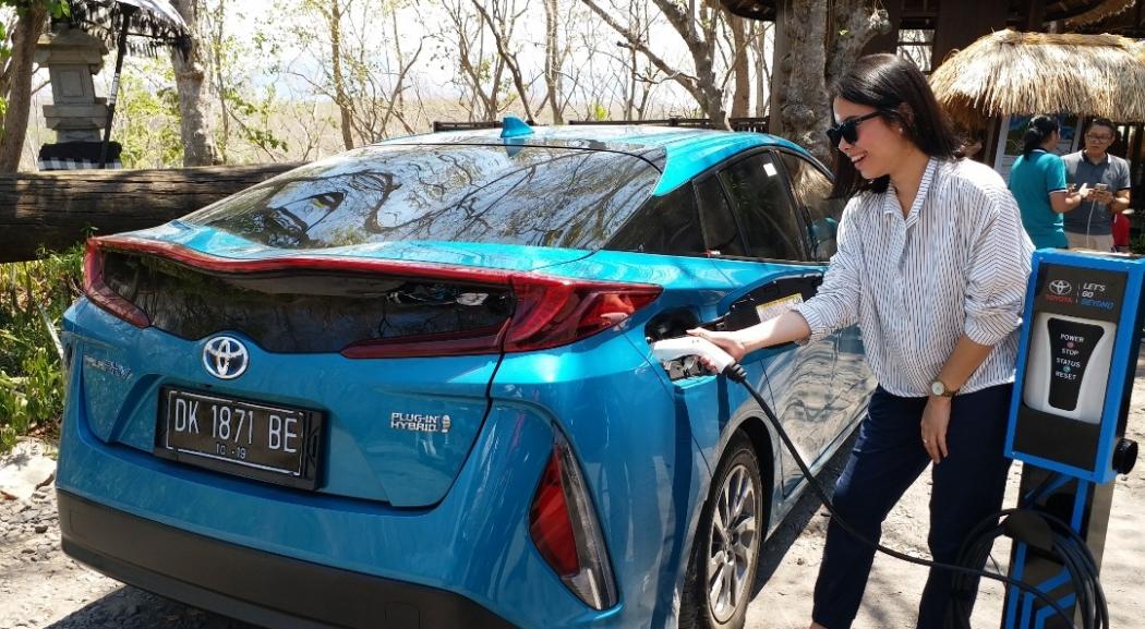 Sejarah Toyota Kembangkan Mobil Hybrid Pertama di Dunia