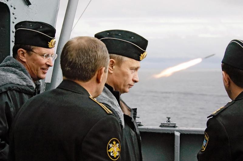 Uji Coba Senjata Nuklir Lagi, Putin Pantau Peluncuran 3 Rudal Balistik Antarbenua