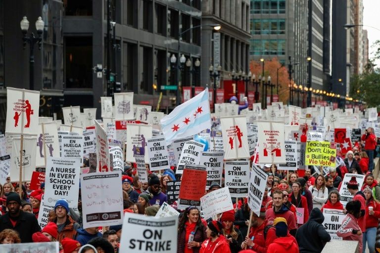 Lebih dari 32.000 Guru di Chicago AS Gelar Aksi Mogok Kerja