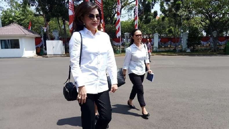 Berkemeja Putih, Bupati Minahasa Selatan Tetty Paruntu Datang ke Istana