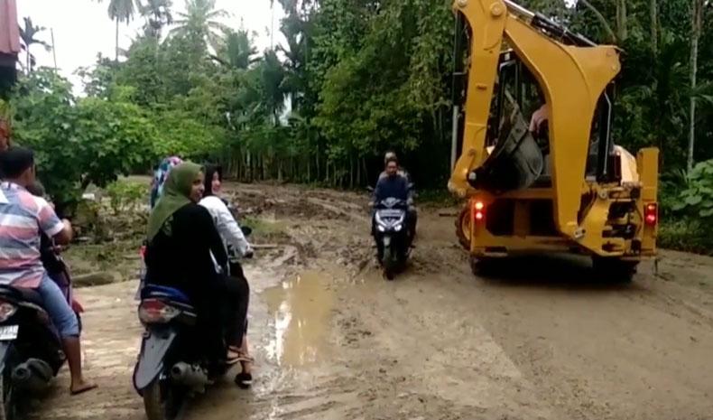 Ribuan Warga Terdampak Banjir di Aceh Barat dan Pidie Jaya, Jalan Tertutup Lumpur 3 Cm
