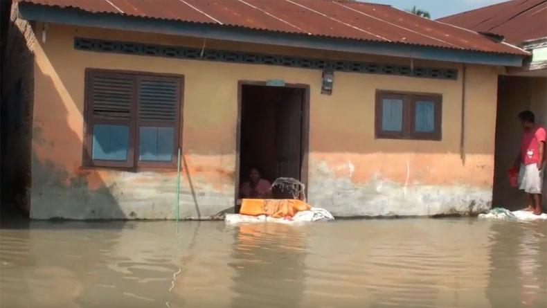Banjir-Longsor Terjang Batubara dan Langkat akibat Hujan Deras, Warga Mengungsi