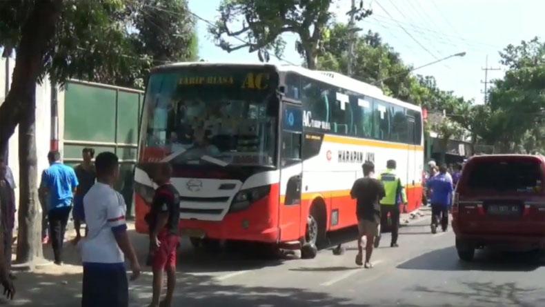 Bus Harapan Jaya Ugal-Ugalan Tabrak 2 Motor di Tulungagung, 1 Orang Tewas, Sopir Kabur