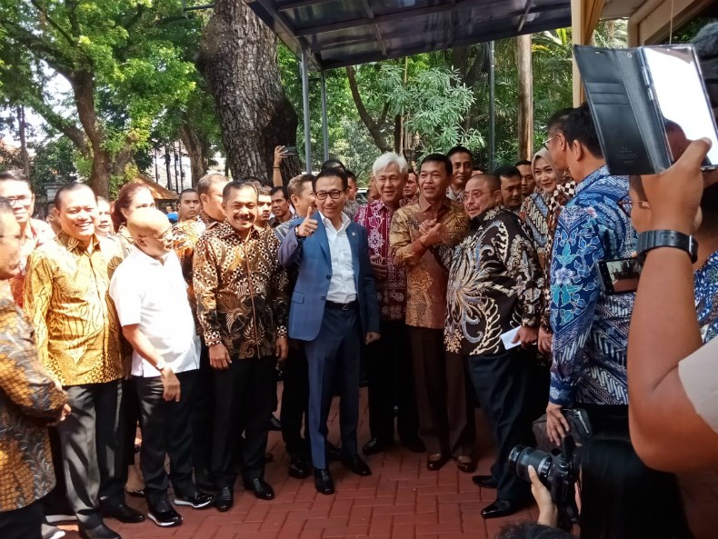 Jajaran Komisi III DPR Tiba di Kediaman Calon Kapolri Idham Azis
