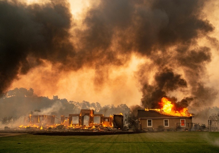Akibat Kebakaran Dahsyat, Jutaan Penduduk California Kini Tanpa Listrik