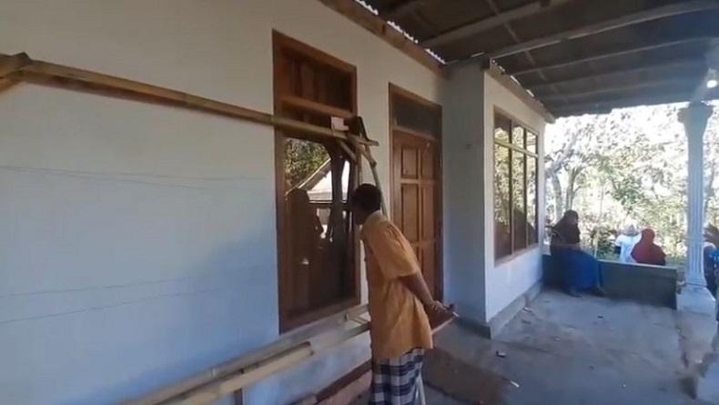 Polisi Bongkar Lantai Musala di Jember dan Temukan Tulang Diduga Korban Pembunuhan
