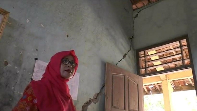 Bangunan SDN 3 Nglinduk Grobogan Nyaris Roboh, Siswa Belajar di Teras Sekolah