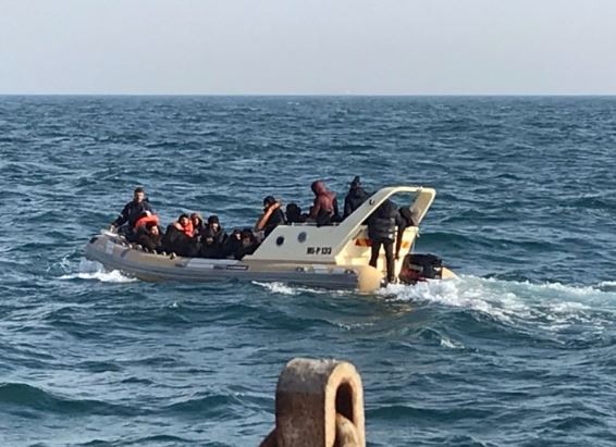Inggris Tangkap 22 Imigran di Selat Channel