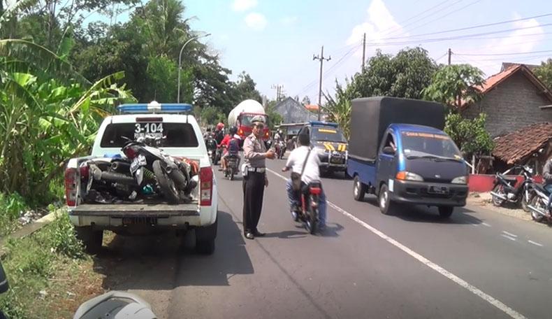 Truk Oleng Tabrak 2 Motor di Jalur Tengkorak Bondowoso, 3 Orang Tewas