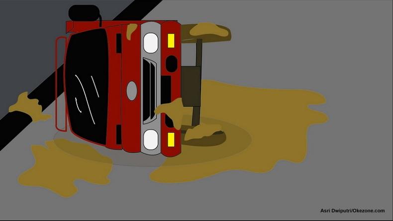 Truk Angkut 1 Ton Daging Ayam Terbalik di Jombang, Sopir Hilang Misterius
