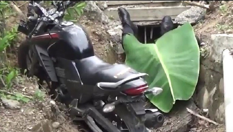 Seorang Satpam Ditemukan Tewas dalam Parit bersama Motor, Diduga Kecelakaan Tunggal