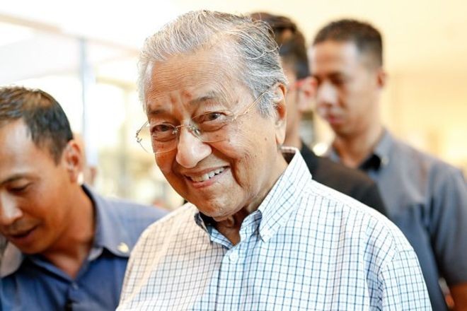 Mahathir Janji Serahkan Kekuasaan ke Anwar Ibrahim Setelah APEC 2020