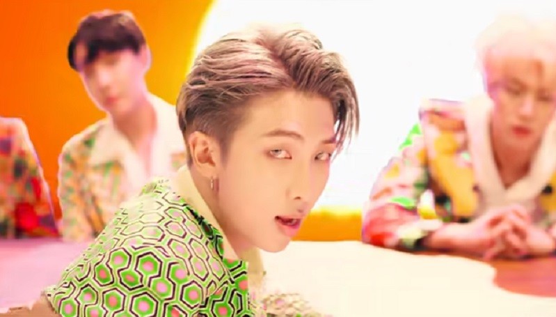 RM BTS Ungkap Telah Kehilangan 33 Pasang AirPods, Nilainya Capai Puluhan Juta