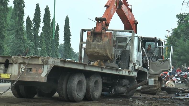 5 Fakta Kecelakaan Maut Truk Trailer di Pasuruan, 7 Orang Tewas