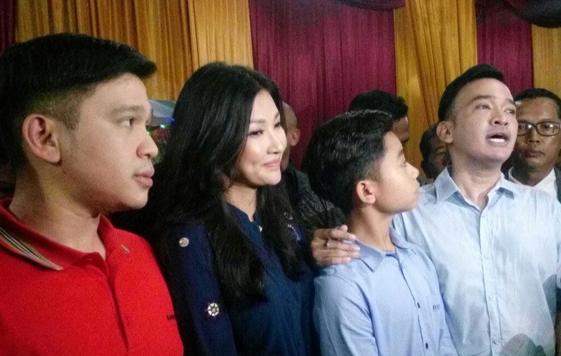 Rayakan Natal, Ruben Onsu Ajak Betrand Peto Ibadah di Gereja Masa Kecilnya
