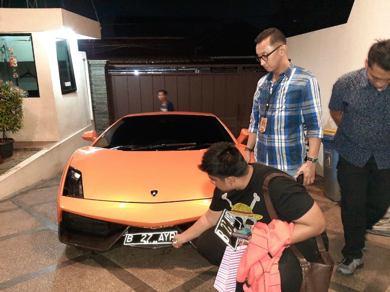 Polisi Dalami Motif Koboi Lamborghini Simpan Banyak Senjata Ilegal dalam Brankas