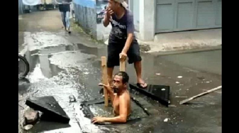 Aksinya Menyelam ke Gorong-Gorong di Bandung Viral, Asep: Sudah Biasa, Rasanya Seperti Strawberry