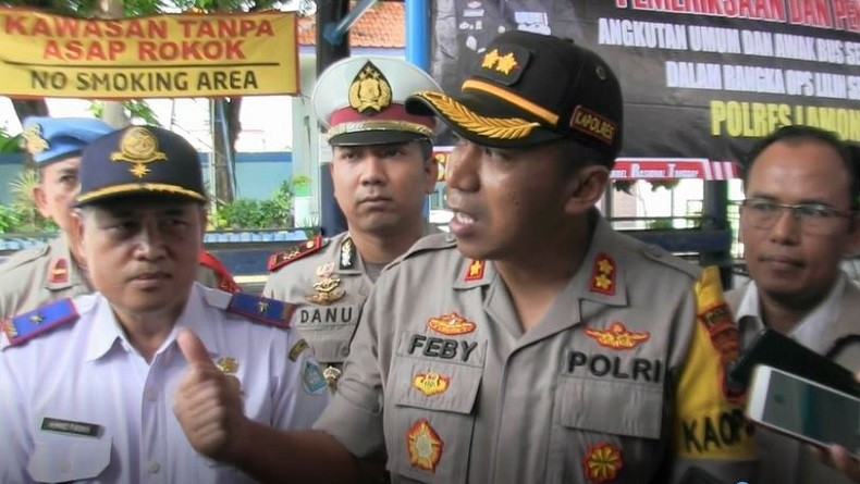 Jelang Tahun Baru, Tim Gabungan Razia Kendaraan Umum Tak Layak Jalan di Terminal Lamongan