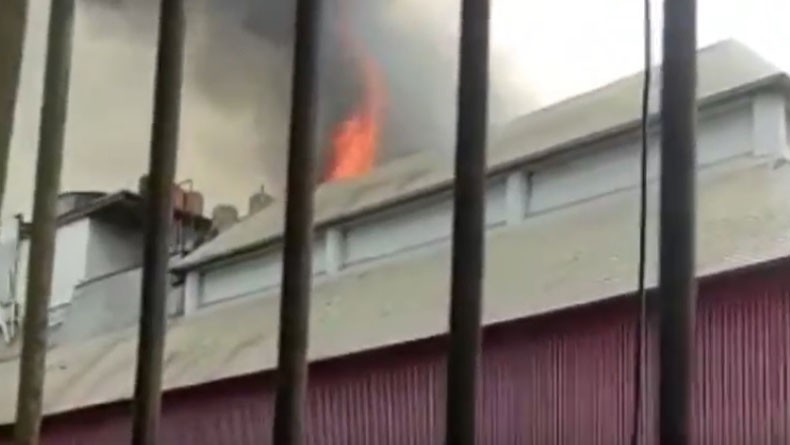 Kebakaran di Lokasari Plaza Jakarta Barat, Pengunjung dan Pegawai Panik Berlarian