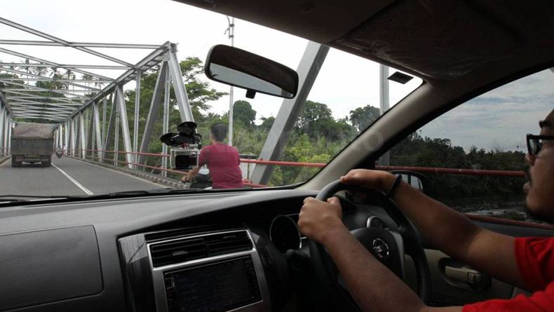Berkendara Sambil Operasikan GPS Akan Didenda Rp750 Ribu
