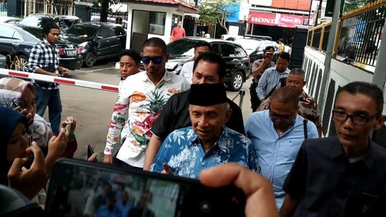 Tiba di PN Jaksel Amien Rais Tak Banyak Komentar