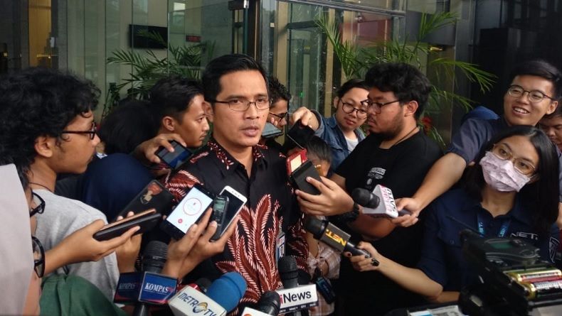 OTT Jaksa dan PNS, KPK Segel Kantor Dinas PU Yogyakarta