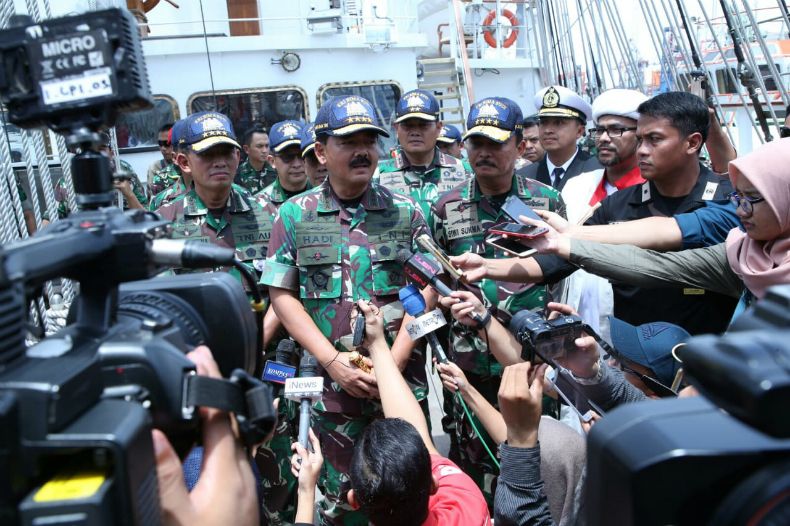 Panglima TNI dan Tokoh Lintas Agama Ngopi Bareng di KRI Bima Suci 945