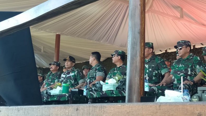 Latgab TNI di Situbondo Diawali dengan Mengheningkan Cipta untuk BJ Habibie