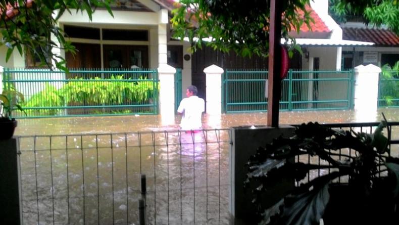 Banjir, Warga Asrama Palad Pulogadung Butuh Evakuasi